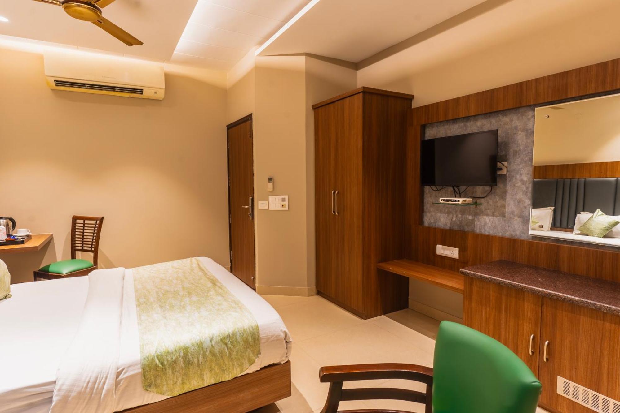 Hotel Amritsar International 2 Min Walk From Amritsar Bus Stand Dış mekan fotoğraf