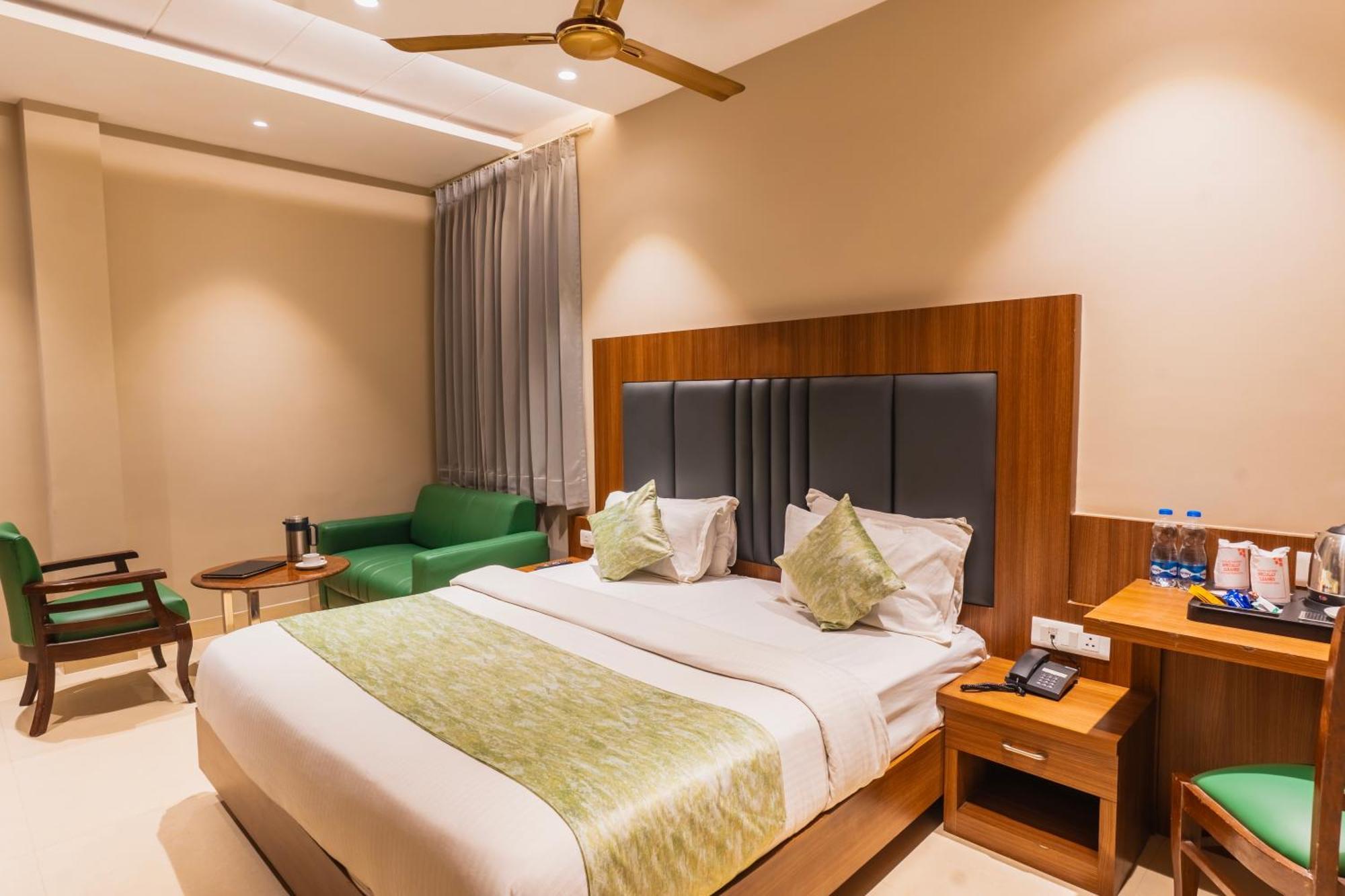 Hotel Amritsar International 2 Min Walk From Amritsar Bus Stand Dış mekan fotoğraf