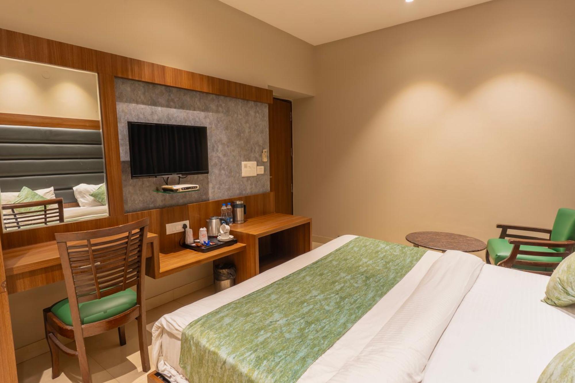 Hotel Amritsar International 2 Min Walk From Amritsar Bus Stand Dış mekan fotoğraf